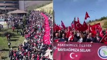 Binlerce Öğrenci Metrelerce Uzunluktaki Bayrakla Askere Destek İçin Yürüdü