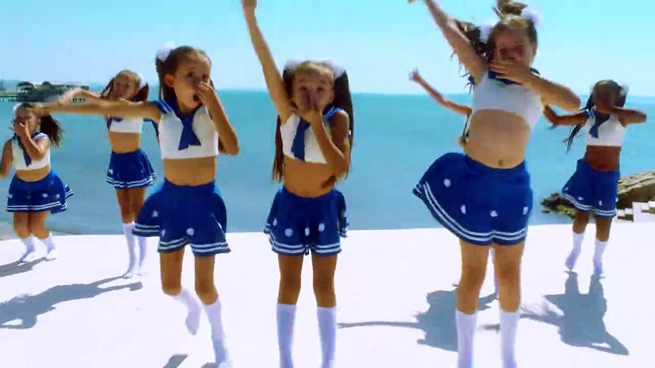 Baby Shark - Kids Dance Version