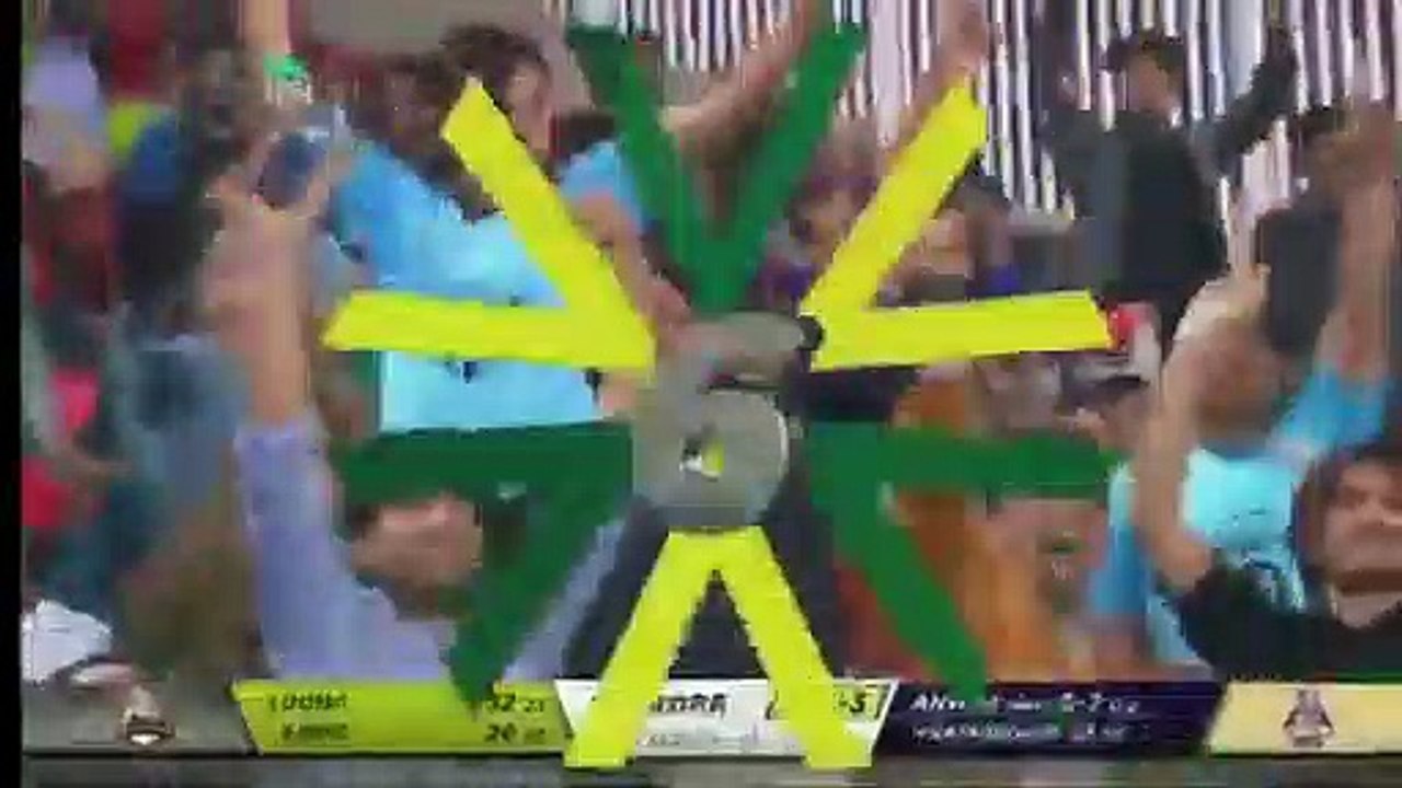 Ben dunk batting amaizing hitting.