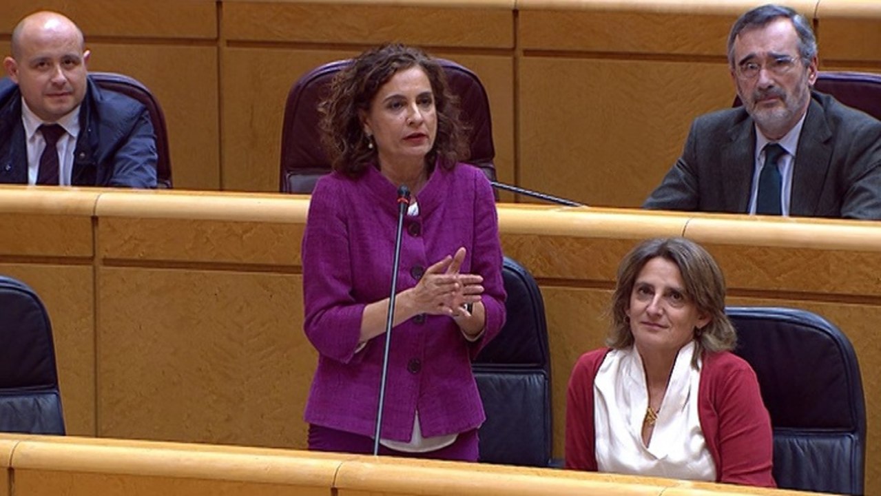 Montero: "Se puede permitir bajar impuestos y cumplir los objetivos"