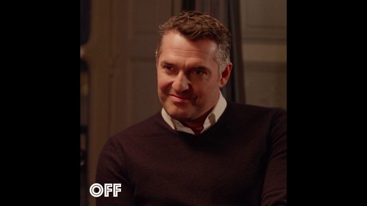 Arnaud Ducret face à Laurie Cholewa dans Off Tchi Tcha