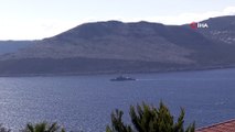 Yunan savaş gemisi Meis Adası önlerinde