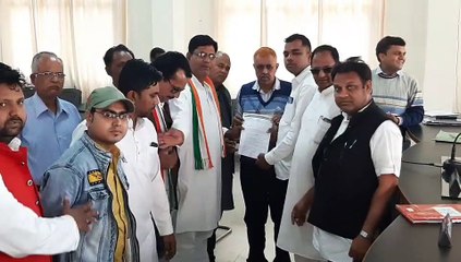 इटावा -कांग्रेसियों ने किसानो की समस्याओं भरा ज्ञापन सौपा