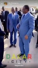 Coronavirus : le président refuse de serrer la main