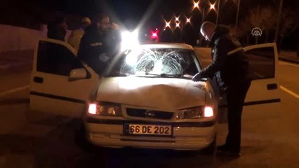 Yolun karşısına geçmeye çalışan çocuğa otomobil çarptı