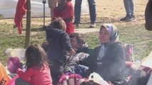 Los refugiados en la frontera turco-griega se preparan para una estancia larga