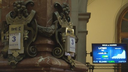 El Ibex 35 cierra con una subida un 0,8%, lo que le lleva a recuperar la cota de los 8.800 puntos