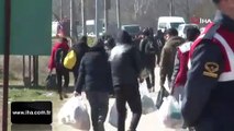 Yunan askerlerinden göçmenlere acımasız müdahale