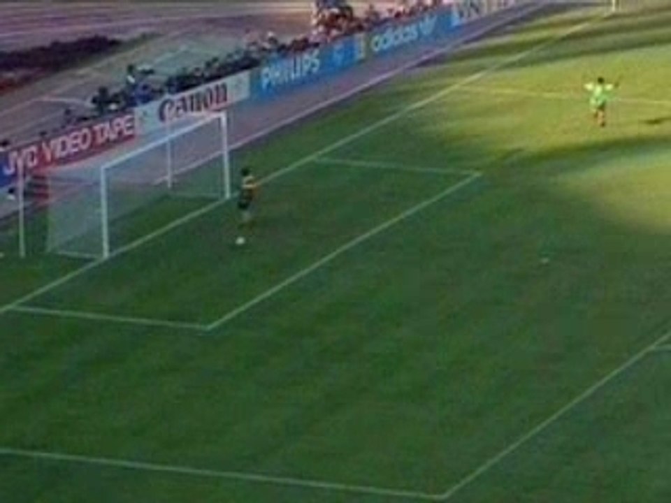 Higuita contro Roger Milla (Italia '90)