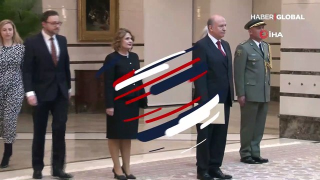 Cumhurbaşkanı Erdoğan'dan salgın önlemi! 'Korona' dedi, elini sıkmadı