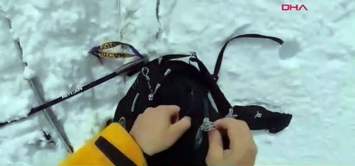 Kayak yaparken kara baş aşağı saplanan kadın son anda kurtarıldı