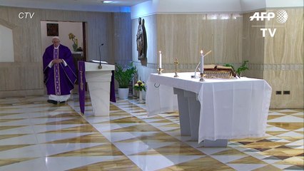 El papa pide a los sacerdotes que "salgan y vayan a visitar a los enfermos"