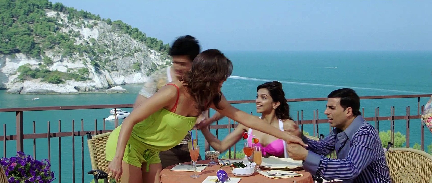 Housefull-Oh_Girl_You_are_Mine.BluRay.1080p.DTS.x264.By.TuHiN