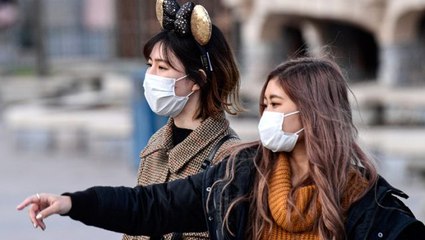 Mısırlı modacı Samo Hejres, koronavirüsten koruyan gelinlik tasarladı