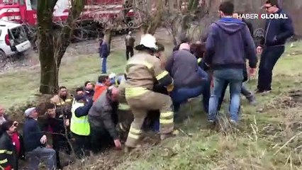 Hemzemin geçitte korkunç kaza! Tren önüne kattığı aracı metrelerce sürükledi, 2 kişi öldü