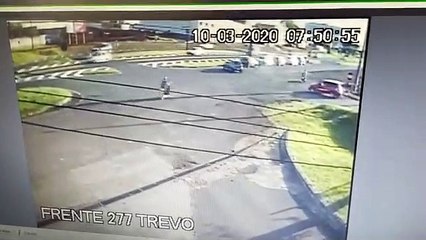 Câmera flagra acidente na BR-277, em Cascavel