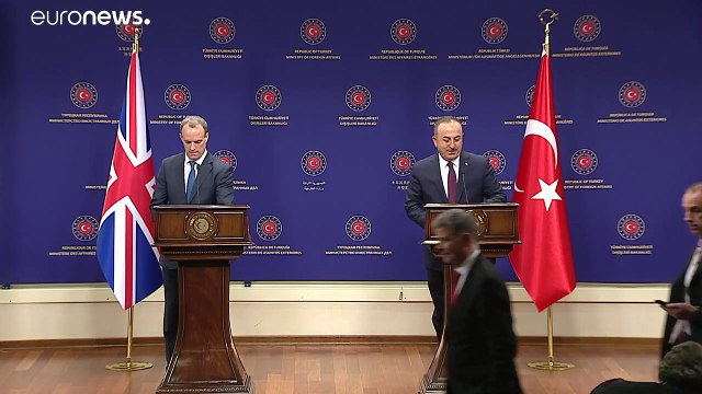 Milhares de refugiados encurralados às portas da UE