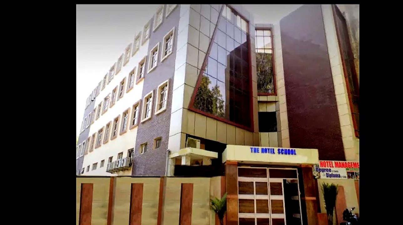 Hotel Management Course | HM College in Delhi | Diploma in Hotel Management | Food Production Course