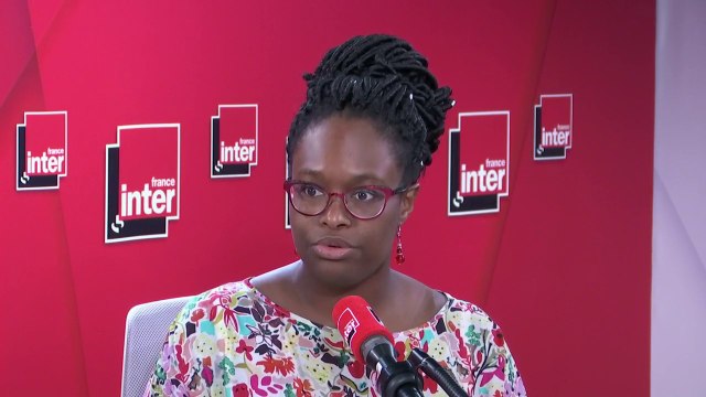 Sibeth Ndiaye : On sait que les enfants sont très peu atteints par le virus, parce qu’ils ont une immunité qui leur permet de mieux y résister, mais on sait qu’ils peuvent potentiellement être des porteurs