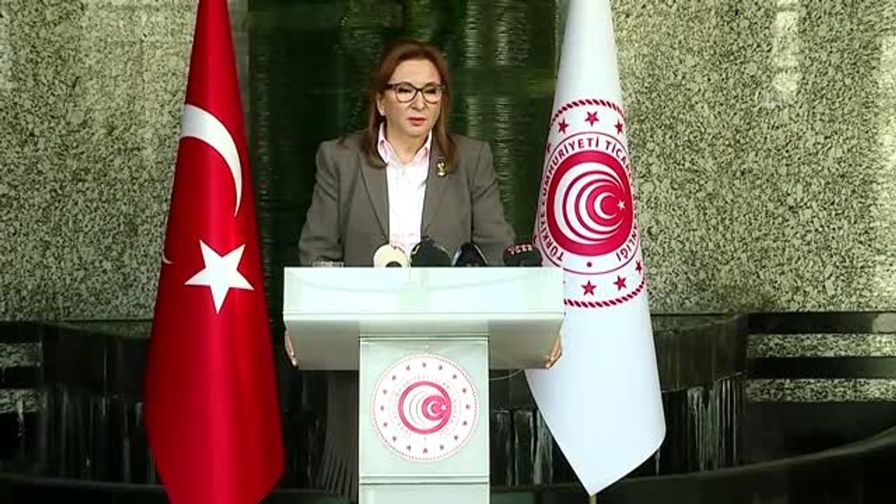 Pekcan: "(Tıbbi maskede fahiş fiyat artışı) 13 firmadan 9'u haksız fiyat artışı nedeniyle idari...
