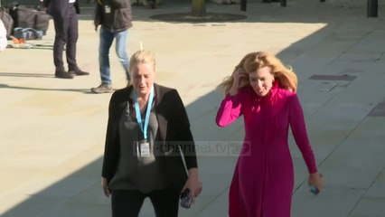 Kryeministri britanik dhe partnerja e tij, në pritje të një fëmije