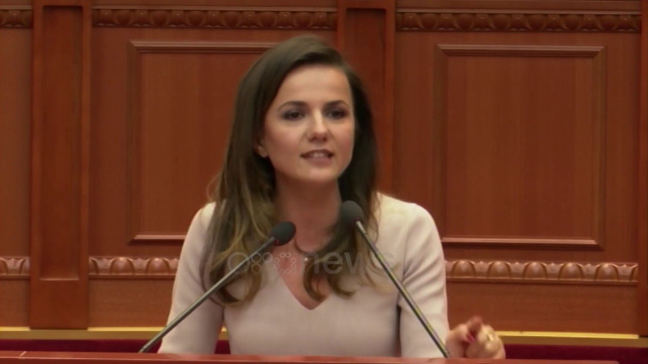 Ora News - Rudina Hajdari: Edhe unë e nëna ime viktima të dhunës, por fëmija im nuk dua të jetë