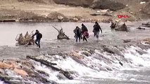 Edirne çorlu göçmenlerin meriç nehri'ndeki zorlu ilerleyişi devam ediyor-3