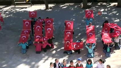 Öğrencilerden Türk bayraklı İdlib kareografisi