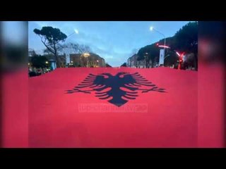 Detajet e manifestimit/ Meta ulet në gjunjë para popullit