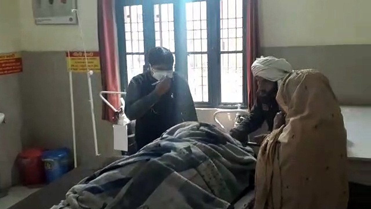 शामली: छत से नीचे गिरी विवाहिता, हालत गंभीर
