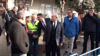 Büyükçekmece’de ağır hasarlı iki bina daha yıkıldı