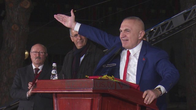 Presidenti Meta i sqaron Kuvendit, kthimin e ligjit për “Kushtetuesen” - News, Lajme - Vizion Plus