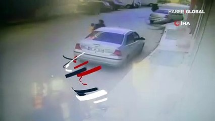 Römorkun altında kalmaktan son anda kurtuldular