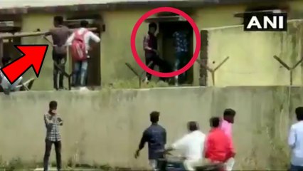 பொது தேர்வு எழுதிய மாணவர்களுக்கு பிட் கொடுத்த நண்பர்கள்