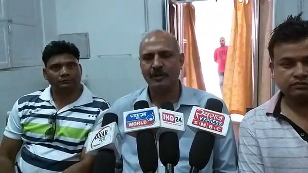इंदौरः लोकायुक्त पुलिस ने की कार्रवाई, कोर्ट मुंशी को रिश्वत लेते पकड़ाया