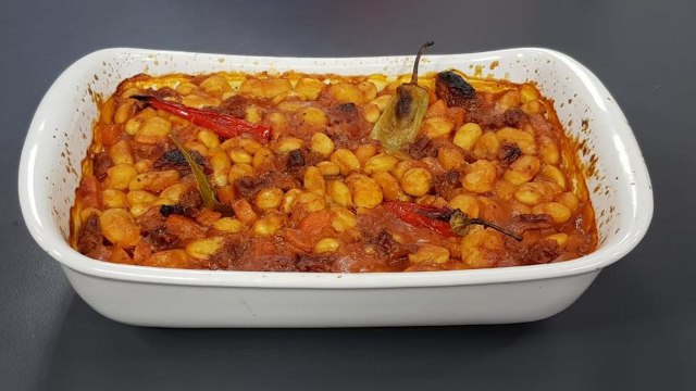 Rreze Dielli 04 Mars 2020 - Të Gatuajmë me Znj Vjollca P. 1 - Tavë me pllaqi dhe domate të thata