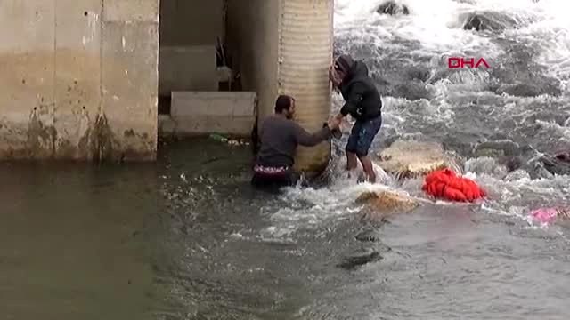 Edirne çorlu göçmenlerin meriç nehri'ndeki zorlu ilerleyişi devam ediyor-2