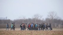 La policía griega reprime con gas lacrimógeno a los migrantes en la frontera
