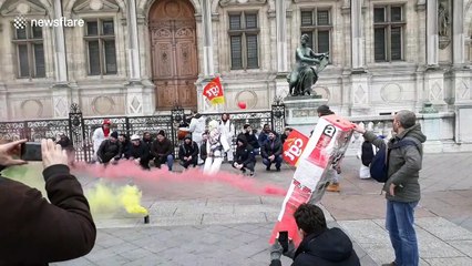 Water service staff protest outside Paris City Hall over exposure to asbestos