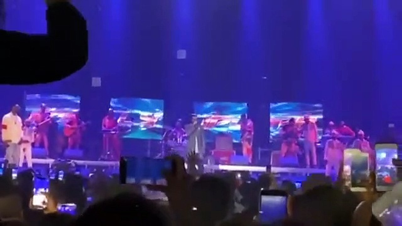 FALLY IPUPA feat DADJU  jaloux  - concert historique à AccorHotels Arena de Paris-Bercy