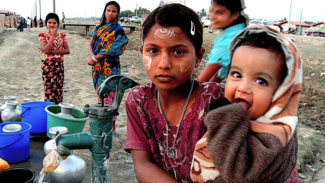 Myanmar violence: Thousands displaced by fresh fighting