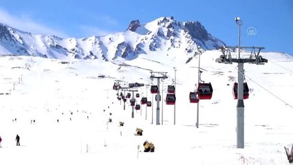 KKTC Başbakanı Tatar, çeşitli ziyaretlerde bulundu