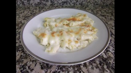 Macaroni with bechamel and grated cheese