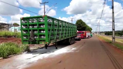 Princípio de incêndio em carreta mobiliza Bombeiros a Santa Tereza do Oeste