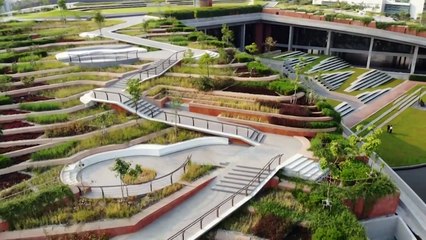 مهندسة معمارية طموحة سلاح تايلاند السري في معركتها ضد الكوارث الطبيعية