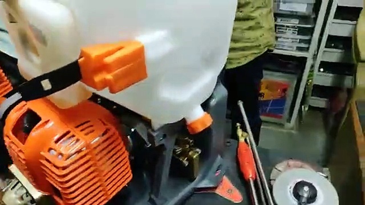2_Strock_v_s_4_strock_power_sprayer_pump_for_agriculture_Best_knapsack_power_sprayer(360p)