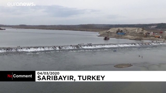Migrants seeking Europe wade through Evros River