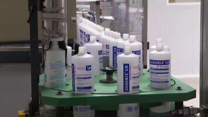 Las fábricas de geles y mascarillas no dan abasto