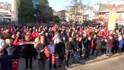 Kocaeli izmit'te, mehmetçik'e destek için yürüdüler