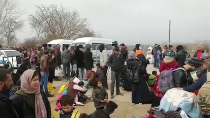 'Sınır'daki sığınmacı: Jandarma bizi karşıya geçirdi; Yunan askeri bizi soyup geri gönderdi, İstanbul'a dönemiyoruz